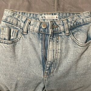 Zara jeans size 0 light acid blue wash, straight leg, slight wear